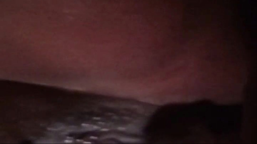 prazer apalpando um grande pau contra sua vagina